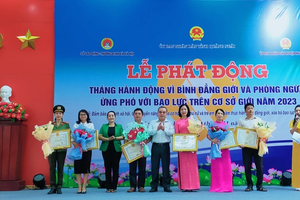 Quảng Ngãi phát động Tháng hành động vì bình đẳng giới - Anh 2