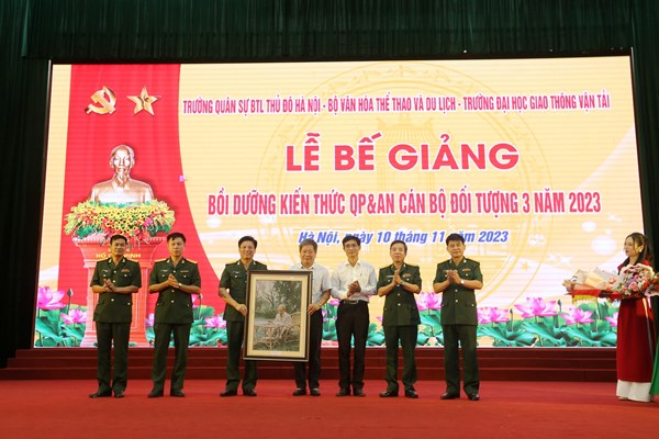 Bế giảng lớp bồi dưỡng kiến thức quốc phòng và an ninh đối tượng 3 của Bộ VHTTDL - Anh 2