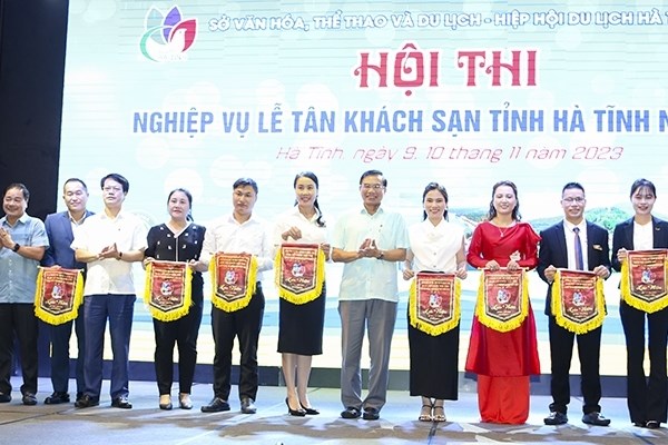 Hà Tĩnh tổ chức Hội thi Nghiệp vụ lễ tân khách sạn xuất sắc - Anh 1