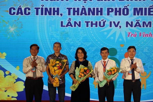 Khai mạc Ngày hội Gia đình tiêu biểu miền Tây Nam Bộ - Anh 3