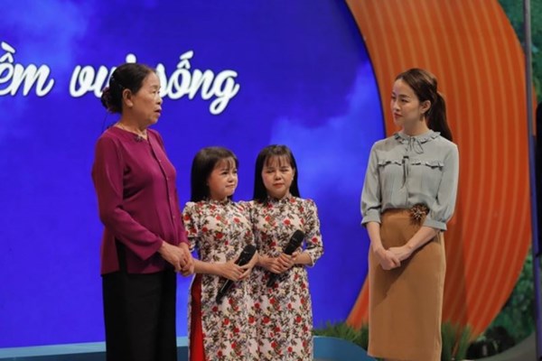 Cặp chị em tí hon và hành trình lan tỏa yêu thương - Anh 1