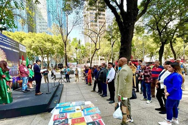 Triển lãm ảnh “Việt Nam: Quyến rũ và năng động” tại Mexico - Anh 3