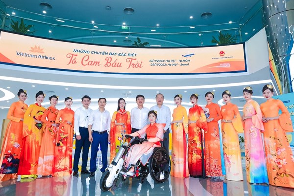 Chuyến bay đặc biệt trình diễn bộ sưu tập của NTK Vũ Thảo Giang - Anh 2