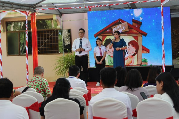 11 gia đình tiêu biểu tham gia Hội thi “Đọc sách cùng con” - Anh 1
