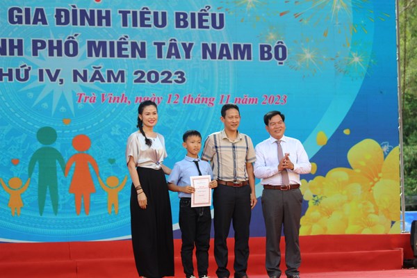 Bế mạc và trao giải Ngày hội Gia đình tiêu biểu miền Tây Nam Bộ - Anh 5