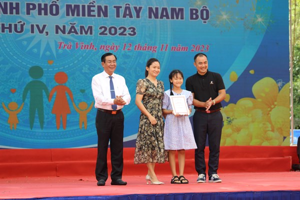 Bế mạc và trao giải Ngày hội Gia đình tiêu biểu miền Tây Nam Bộ - Anh 3