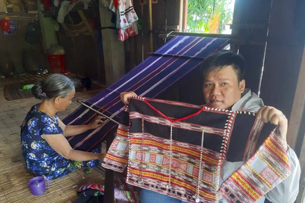 Bảo tồn văn hóa các DTTS gắn với phát triển du lịch ở Bình Định: Nhân lên “ngọn lửa”đam mê - Anh 2
