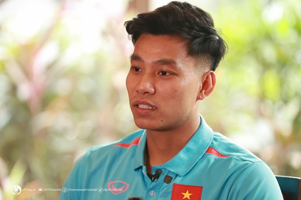 Hậu vệ Văn Thanh: Một chiến thắng sẽ giúp đội cởi bỏ được áp lực - Anh 1