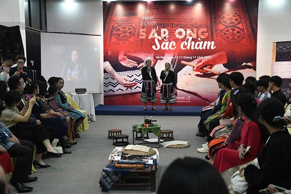 “Sáp ong - Sắc chàm”, đặc sản văn hóa thu hút du lịch - Anh 1