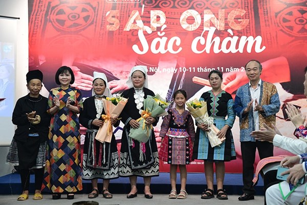 “Sáp ong - Sắc chàm”, đặc sản văn hóa thu hút du lịch - Anh 4