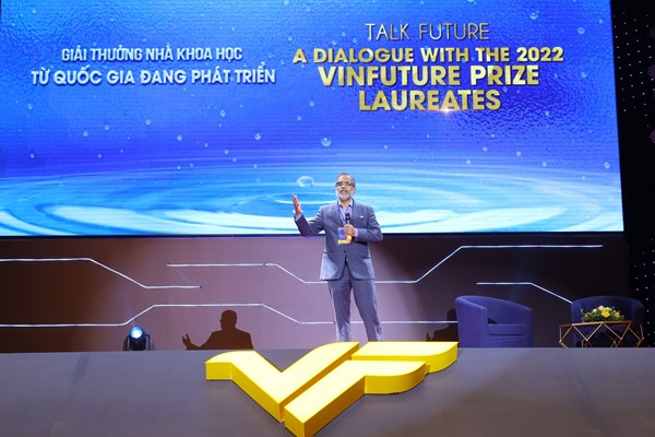 Chủ nhân giải Đặc biệt VinFuture 2022: Sáng kiến không có tác động thì không có giá trị thực tế - Anh 2