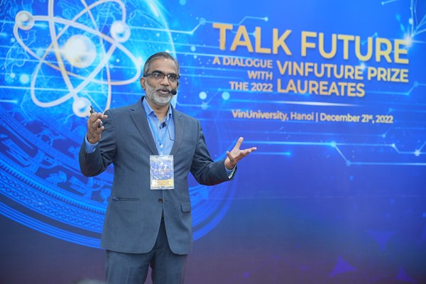 Chủ nhân giải Đặc biệt VinFuture 2022: Sáng kiến không có tác động thì không có giá trị thực tế - Anh 3
