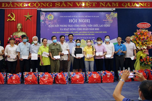 Công đoàn khối cơ sở Bộ VHTTDL triển khai các chương trình chăm lo Tết cho CNVC-LĐ - Anh 2