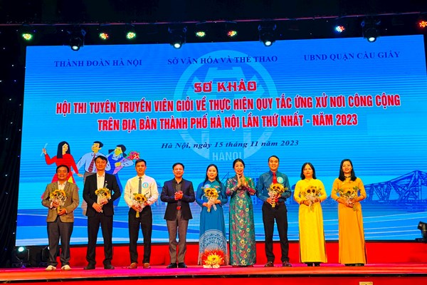 Nâng cao vai trò của thanh niên trong tuyên truyền văn hoá ứng xử nơi công cộng - Anh 1
