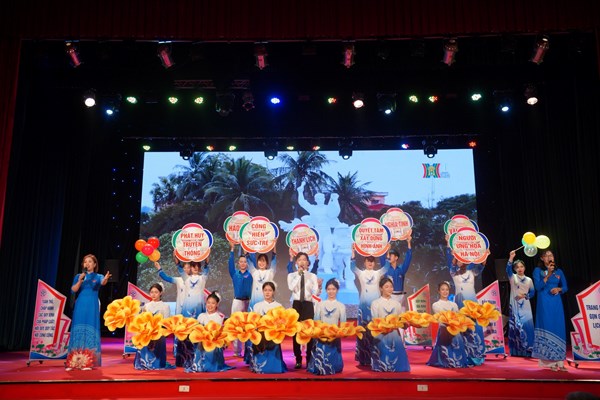 Nâng cao vai trò của thanh niên trong tuyên truyền văn hoá ứng xử nơi công cộng - Anh 3