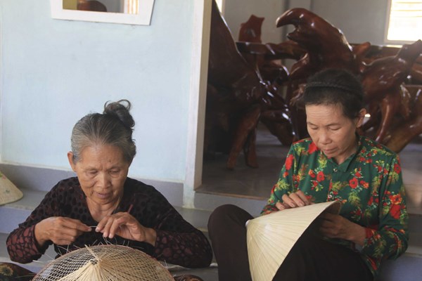 Nón ngựa Phú Gia, sản phẩm OCOP văn hóa độc đáo - Anh 3