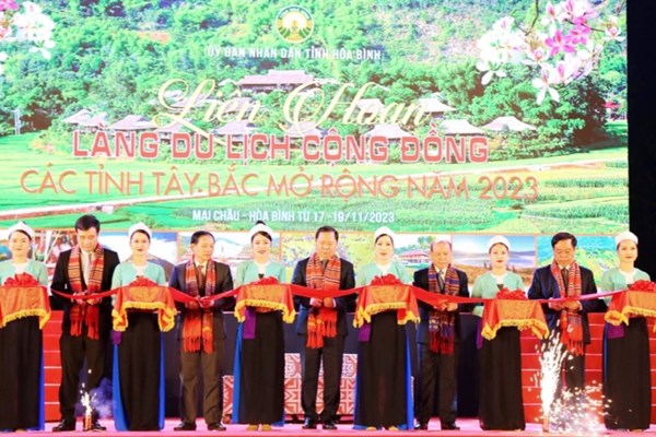 Khai mạc Liên hoan Làng du lịch cộng đồng các tỉnh Tây Bắc mở rộng năm 2023 - Anh 1