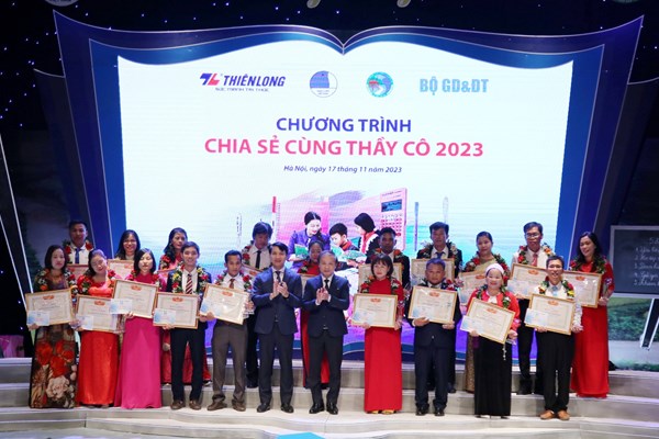 Tuyên dương 58 thầy cô tiêu biểu vùng dân tộc thiểu số và khó khăn - Anh 1