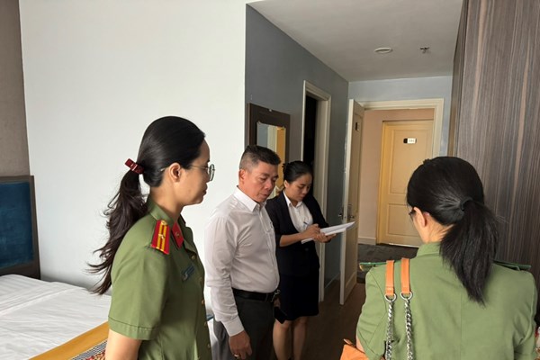 TP.HCM: Hút thuốc lá trong khách sạn sẽ bị phạt 1 triệu đồng - Anh 2