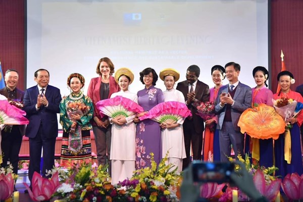 Chương trình nghệ thuật “Đêm Di sản Việt Nam” tại Pháp - Anh 1