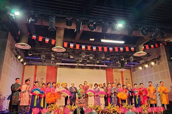 Chương trình nghệ thuật “Đêm Di sản Việt Nam” tại Pháp - Anh 2