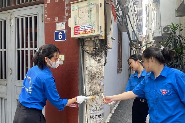 Thanh niên Hà Nội thực hiện quy tắc ứng xử nơi công cộng: Quyết tâm giữ vững cốt cách con người Thủ đô - Anh 1