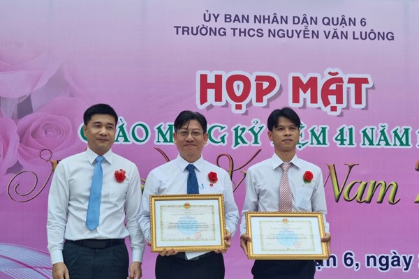 Vinh danh các thầy cô vận động tặng thẻ BHYT cho học sinh - Anh 1