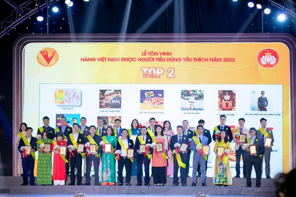 Thời trang từ vải gỗ sồi và tơ đũi lọt top được yêu thích - Anh 1