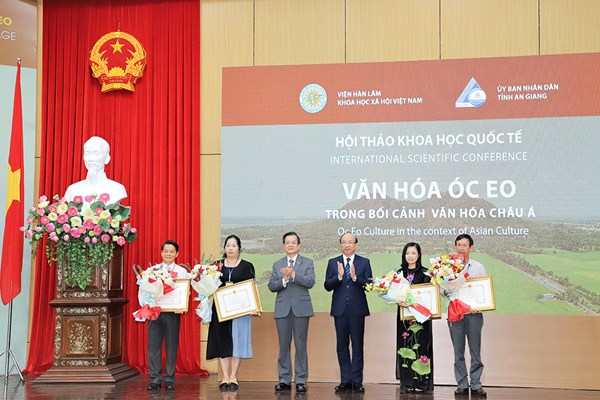 “Văn hóa Óc Eo trong bối cảnh văn hóa châu Á” - Anh 5