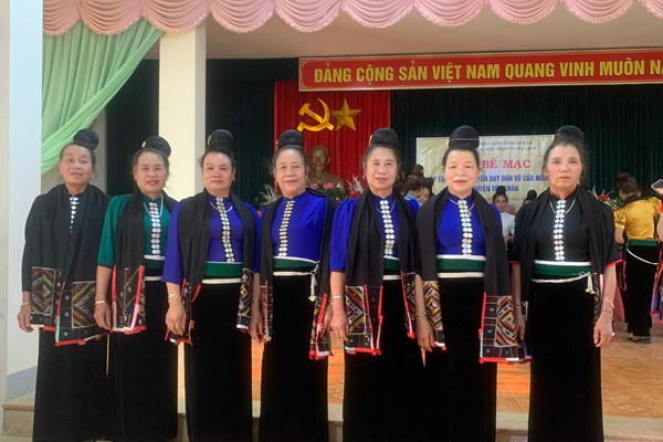Về Yên Châu​​​​​​​ say điệu xòe Thái - Anh 2