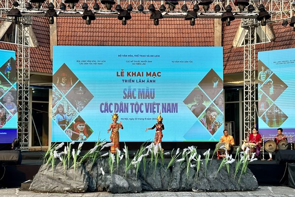 Triển lãm ảnh Sắc màu các dân tộc Việt Nam - Anh 6