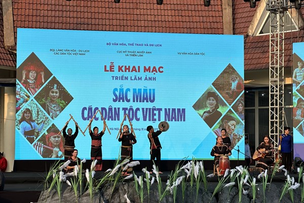Triển lãm ảnh Sắc màu các dân tộc Việt Nam - Anh 5