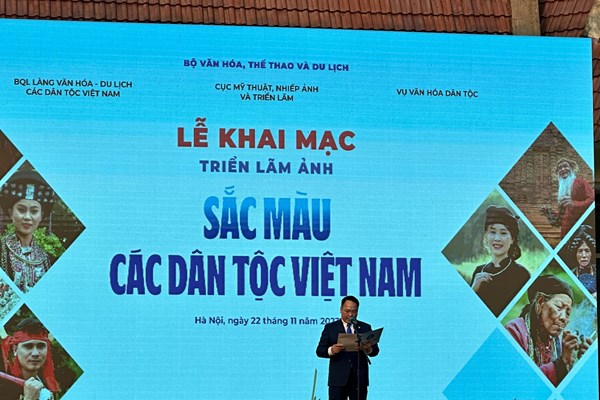 Triển lãm ảnh Sắc màu các dân tộc Việt Nam - Anh 3