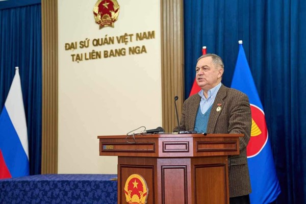 Trao Kỷ niệm chương “Vì sự nghiệp Văn học nghệ thuật Việt Nam” cho PGS.TS Anatoly Alekseevich Sokolov - Anh 1