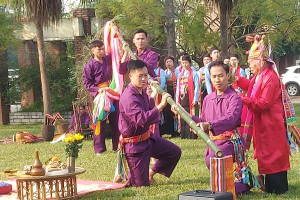 Mãn nhãn với Ngày hội trình diễn cây Nêu - Anh 1