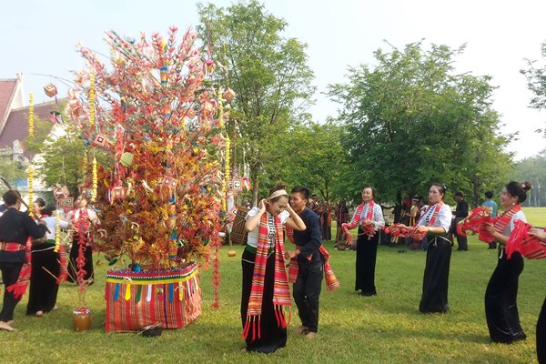 Mãn nhãn với Ngày hội trình diễn cây Nêu - Anh 2