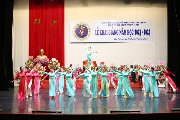 Bảo đảm quyền lợi cho Học viện Múa Việt Nam: Bộ chỉ đạo, Trung tâm vẫn... đủng đỉnh - Anh 1