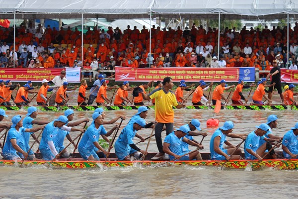 46 đội ghe Ngo tranh tài tại Lễ hội Oóc Om Bóc năm 2023 - Anh 3
