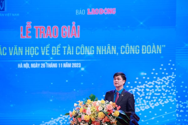 Trao giải cuộc thi sáng tác văn học về công nhân và công đoàn - Anh 1
