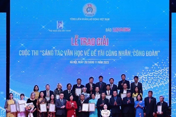 Trao giải cuộc thi sáng tác văn học về công nhân và công đoàn - Anh 3