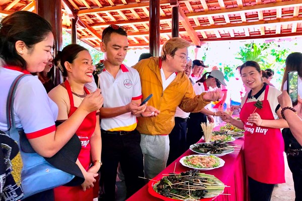 Quảng Trị đẩy mạnh xúc tiến, quảng bá du lịch qua chương trình Caravan: Cơ hội và triển vọng thu hút khách quốc tế - Anh 3