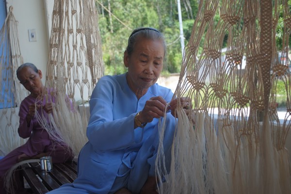 Đề nghị đưa nghề làm nhà tre, dừa và đan võng ngô đồng vào danh mục DSVH phi vật thể quốc gia - Anh 1