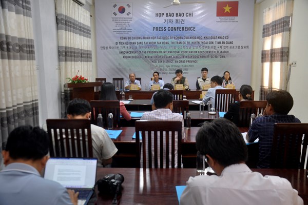 Việt Nam - Hàn Quốc hợp tác nghiên cứu khoa học, khai quật khảo cổ di tích gò Danh Sang, An Giang - Anh 1