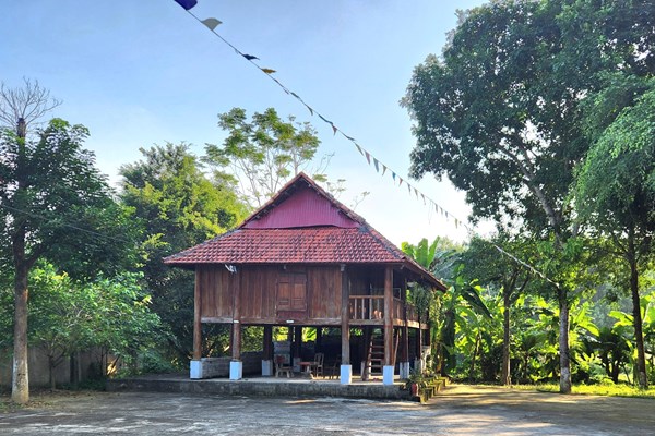 Nhà sàn dựng trái phép trong khu di tích lịch sử hơn 3 năm vẫn chưa được tháo dỡ - Anh 1