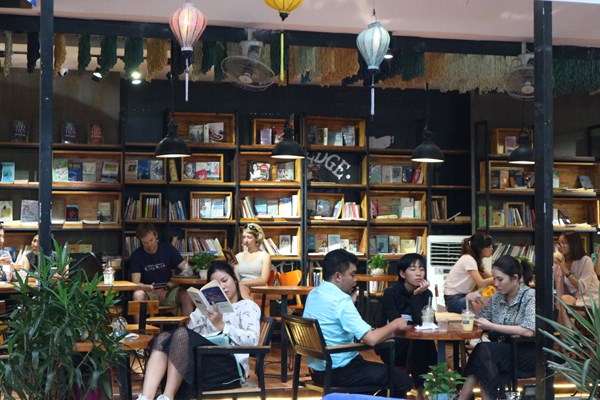 Văn hóa đọc thời đại công nghệ số: Cần tăng cường quảng bá sách trên mạng xã hội - Anh 3
