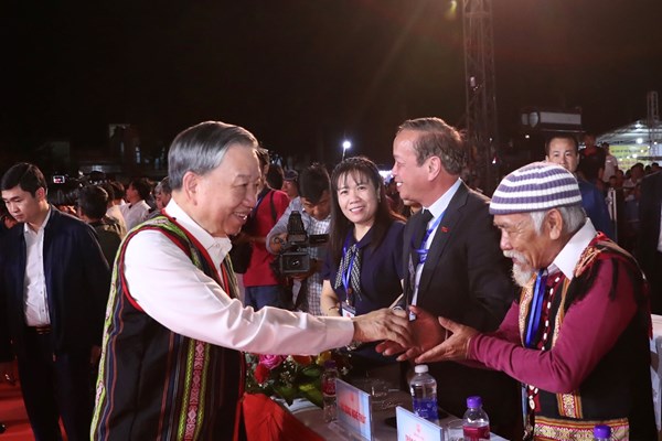 Tưng bừng Ngày hội VHTTDL các dân tộc vùng Tây Nguyên - Anh 1