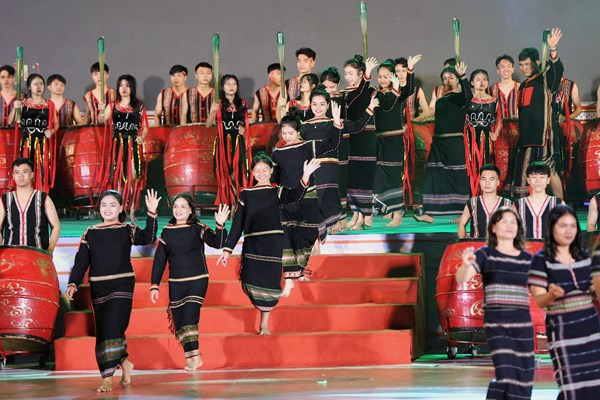 Tưng bừng Ngày hội VHTTDL các dân tộc vùng Tây Nguyên - Anh 16