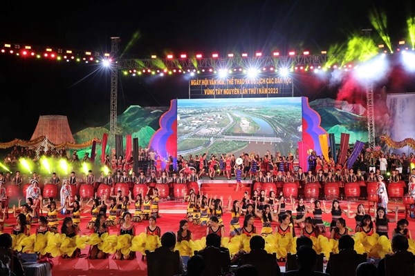 Tưng bừng Ngày hội VHTTDL các dân tộc vùng Tây Nguyên - Anh 8