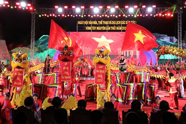 Tưng bừng Ngày hội VHTTDL các dân tộc vùng Tây Nguyên - Anh 12