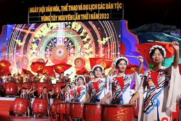 Tưng bừng Ngày hội VHTTDL các dân tộc vùng Tây Nguyên - Anh 10